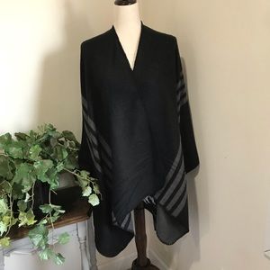 REVERSIBLE PONCHO WRAP